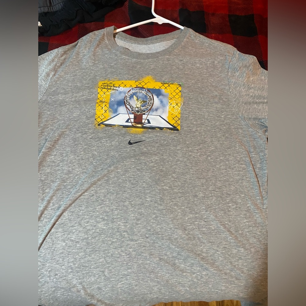 Nike basketball tee shirt dri fit XL